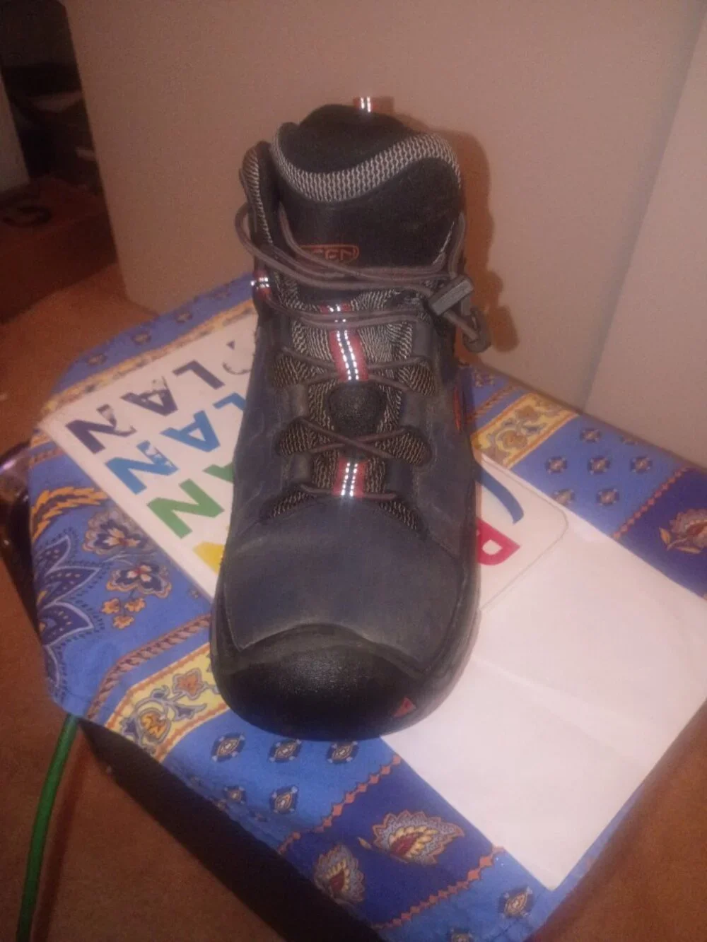 Men's Sized 6 Hiking Boots*** Great Quality**